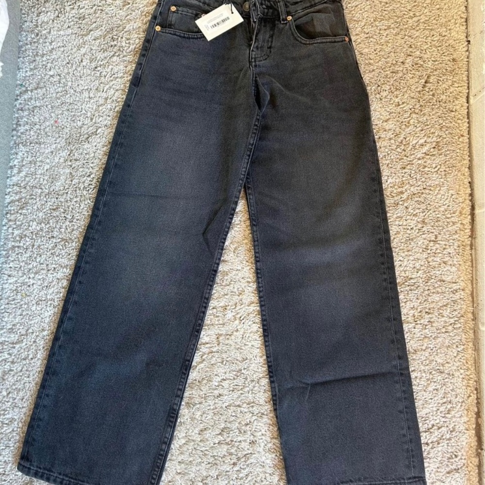 Motel woman’s jeams